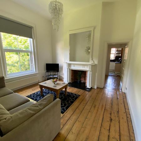 Lovely 2 Bedroom Flat Wifi Close To The Beach Борнмът Екстериор снимка