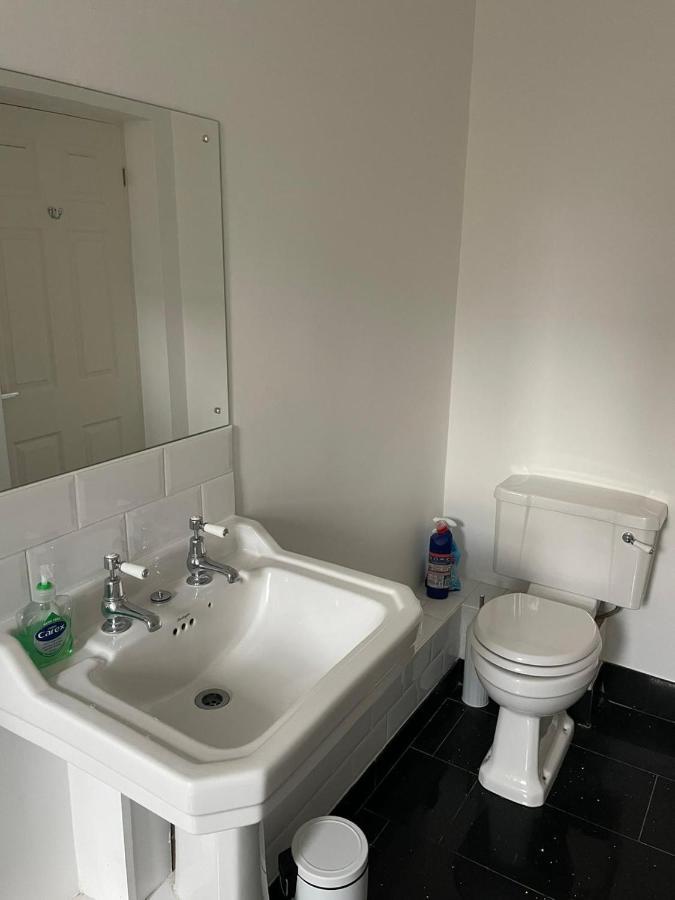 Lovely 2 Bedroom Flat Wifi Close To The Beach Борнмът Екстериор снимка