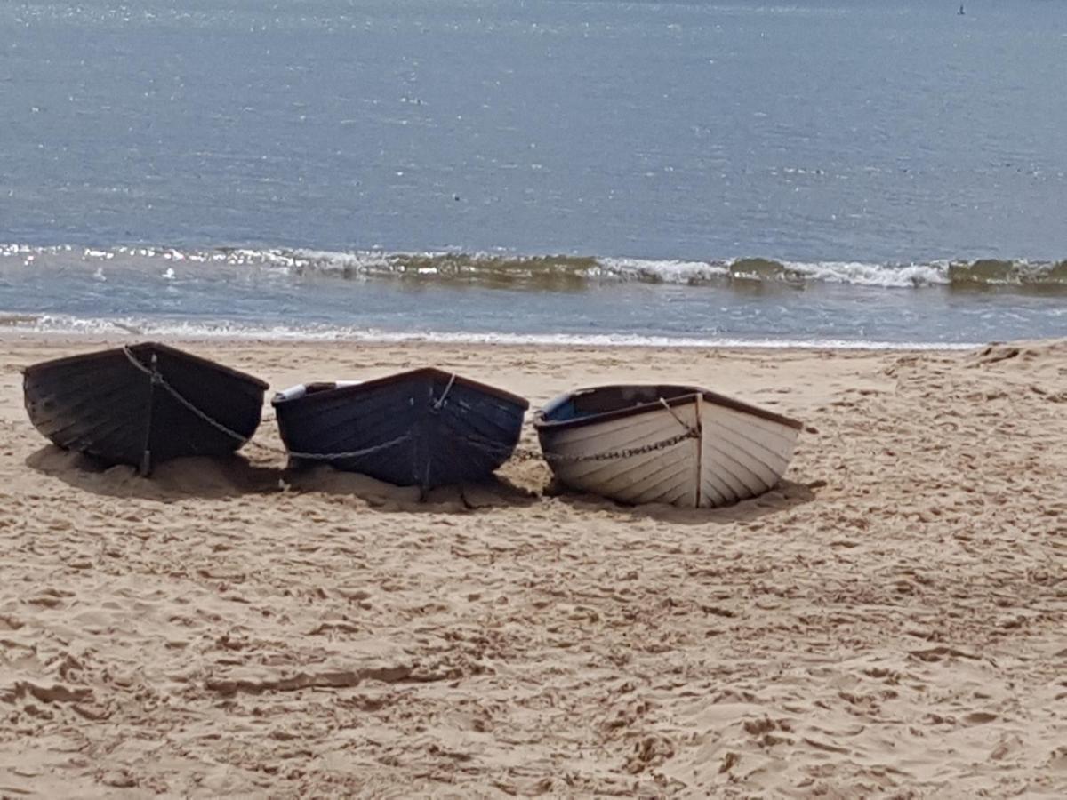 Lovely 2 Bedroom Flat Wifi Close To The Beach Борнмът Екстериор снимка