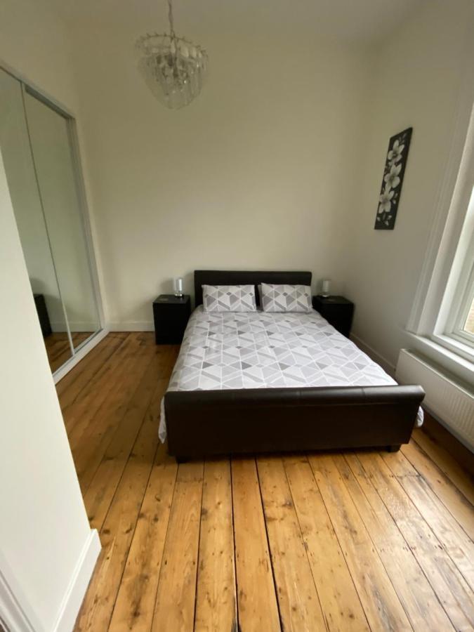 Lovely 2 Bedroom Flat Wifi Close To The Beach Борнмът Екстериор снимка