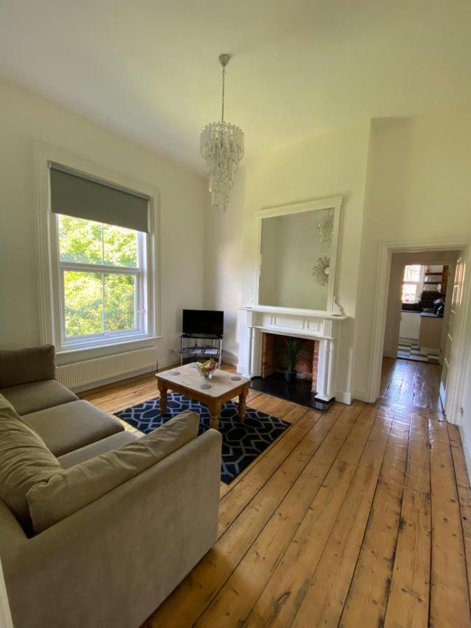 Lovely 2 Bedroom Flat Wifi Close To The Beach Борнмът Екстериор снимка